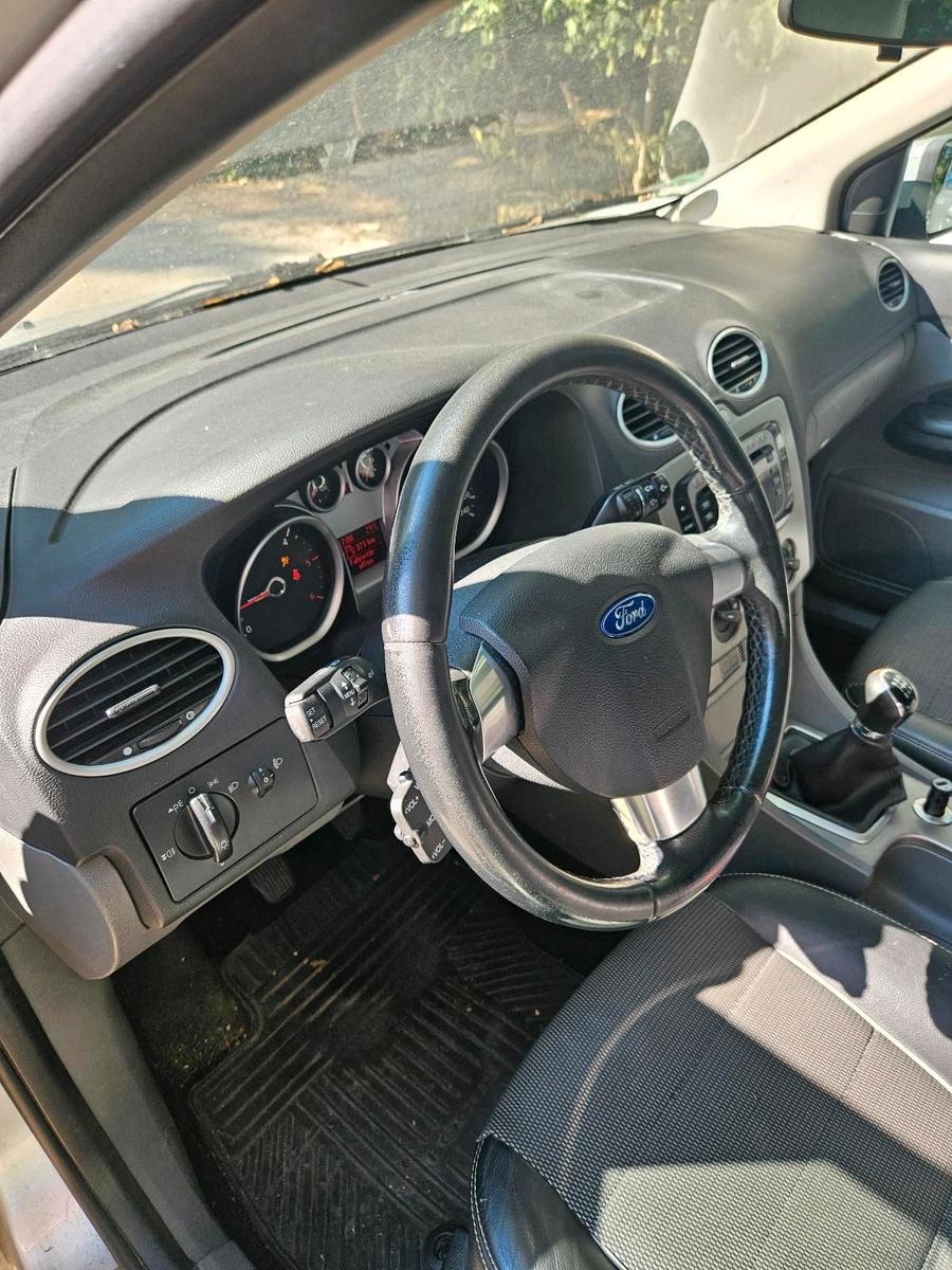 Ford Focus 2010 — engine 107 HP (79kW)