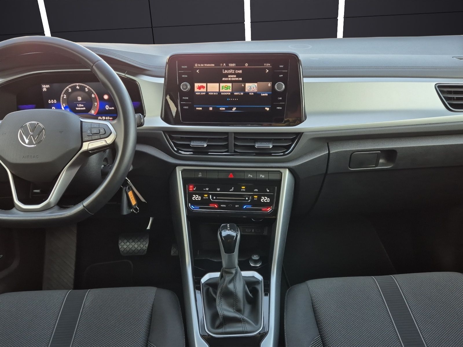 Fahrzeugabbildung Volkswagen T-Roc TSI Life DSG LED Navi AID ACC RFK SH