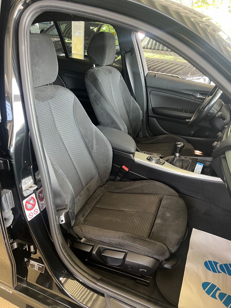 Fahrzeugabbildung BMW 120 i M Sport Paket * NAVI * SITZHEIZUNG *