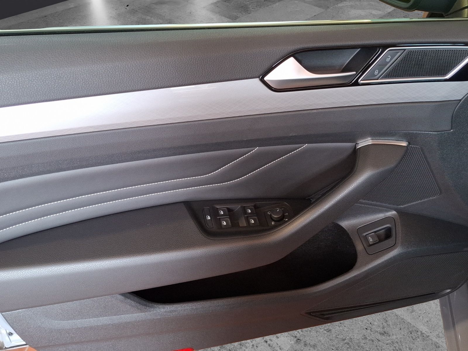 Fahrzeugabbildung Volkswagen Passat Variant TDI Business DSG LED Navi ACC RFK