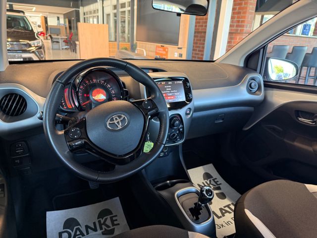 Toyota Aygo x-play touch Automatik
