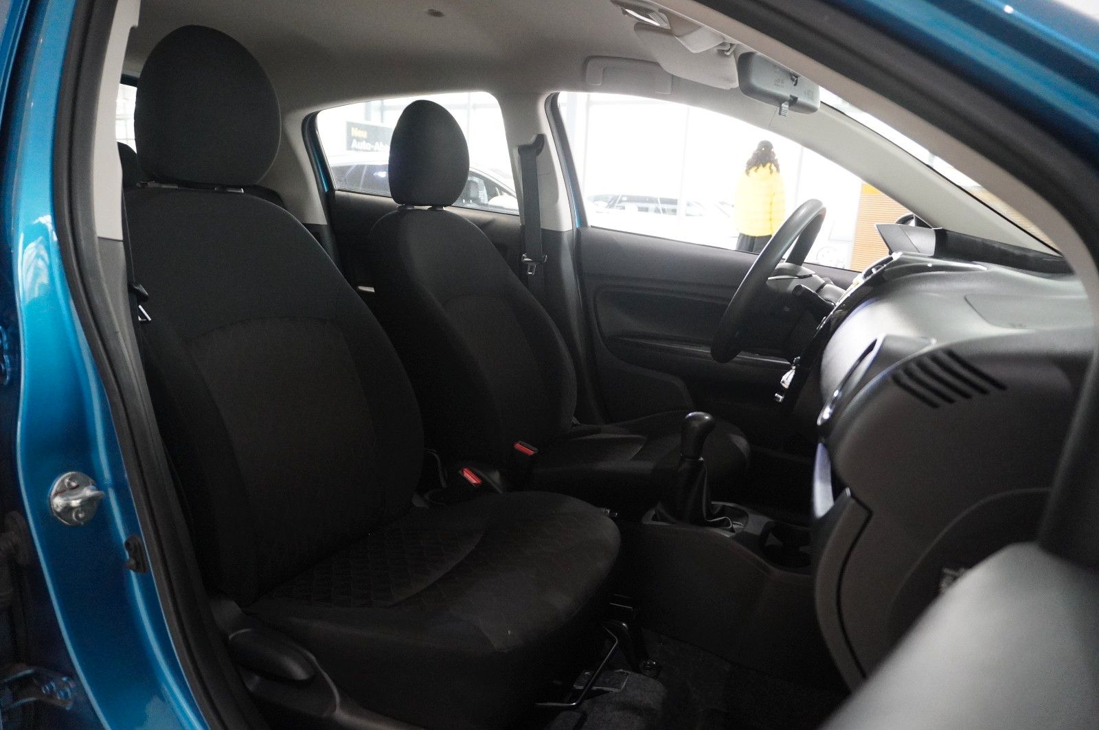 Fahrzeugabbildung Mitsubishi Space Star 1.2 SPIRIT 5-TÜR KLIMA/USB/CD/TÜV-NEU