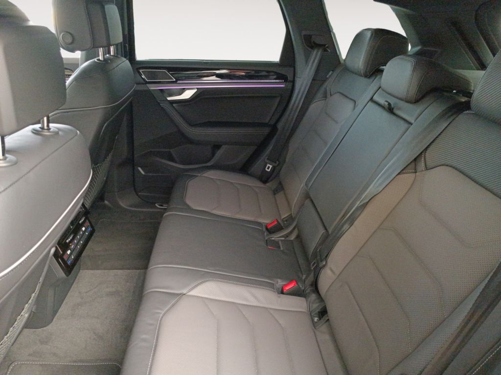 Fahrzeugabbildung Volkswagen Touareg R-Line Dynaudio Head Up Facelift Voll