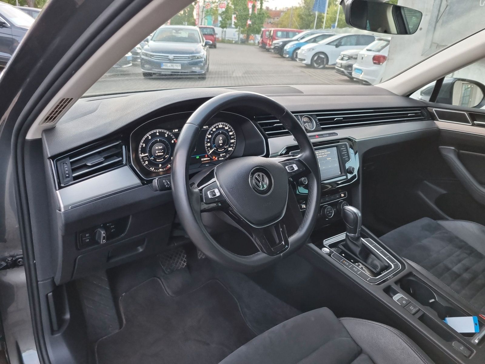 Fahrzeugabbildung Volkswagen Passat Variant 1.8 TSI DSG R-Line AHK eKLAPPE KA