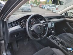 Fahrzeugabbildung Volkswagen Passat Variant 1.8 TSI DSG R-Line AHK eKLAPPE KA