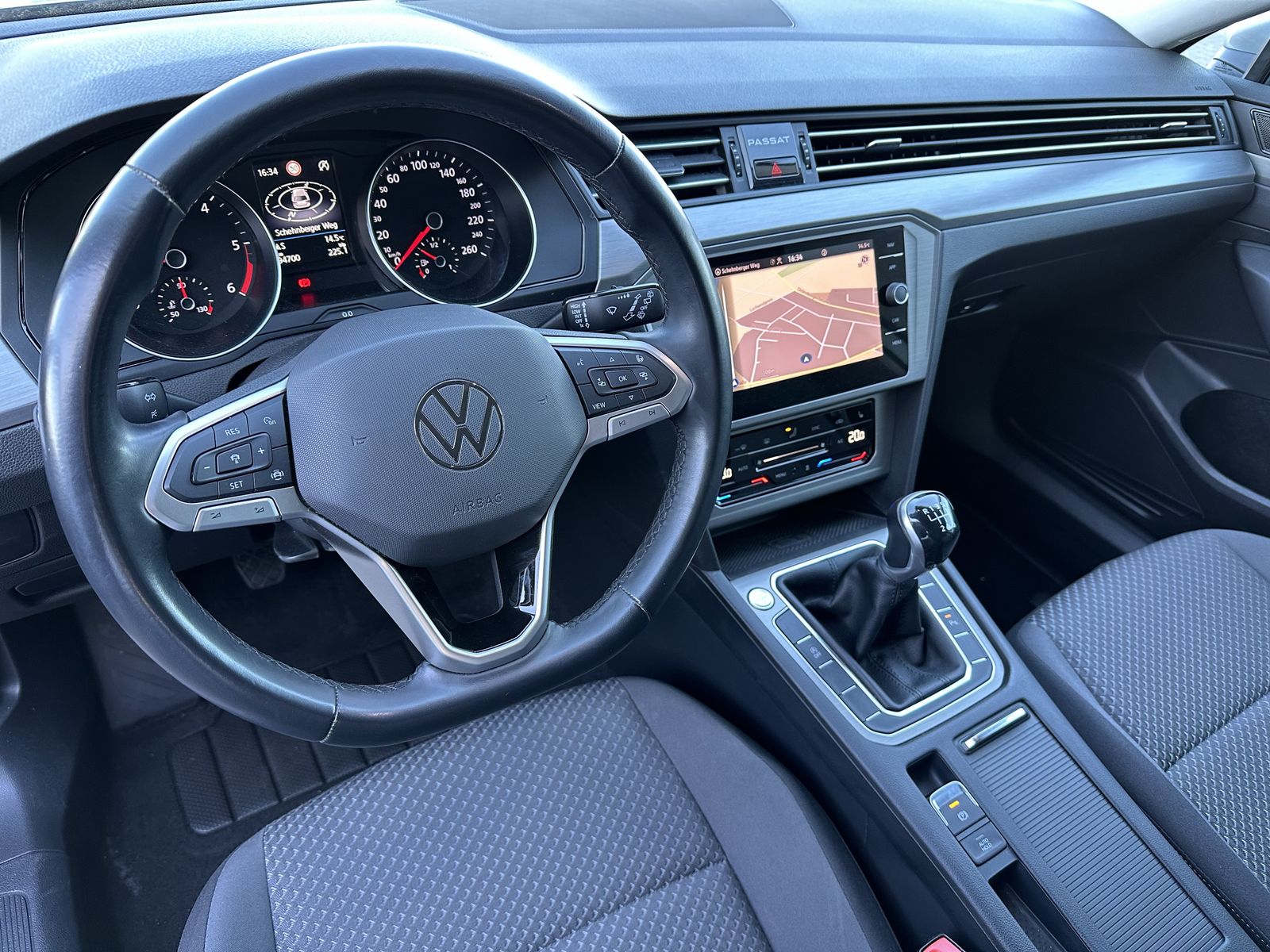 Fahrzeugabbildung Volkswagen Passat Variant 2.0 TDI Business NAV+LED+KAM+SHZ