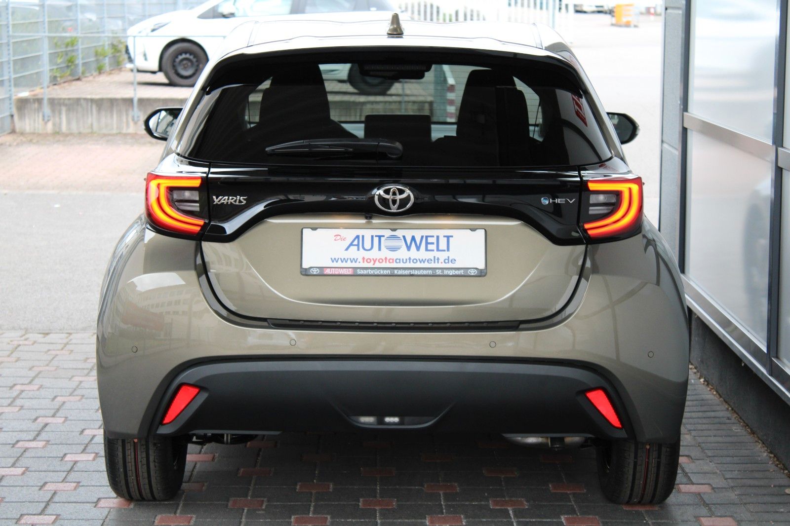 Fahrzeugabbildung Toyota Yaris Hybrid Teamplayer + Comf.-/Safety-Paket
