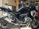 BMW R 1300 GS mit 4 Paketen und Koffer - BMW K 1300 R