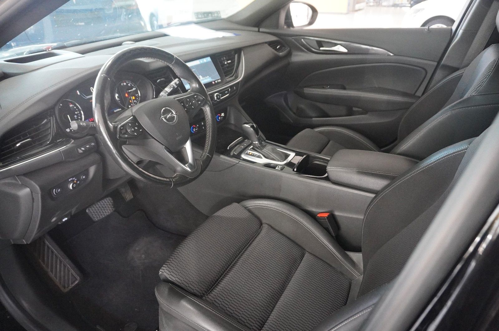 Fahrzeugabbildung Opel Insignia B ST 2.0D ELEGANCE NAVI/LED/KAMERA/HUD
