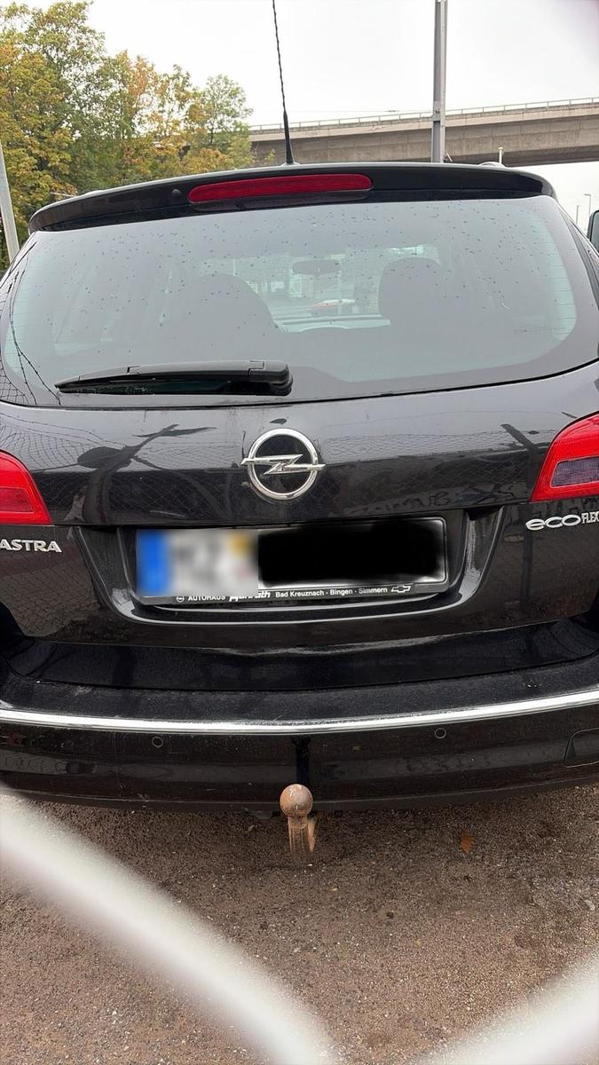 Opel Astra 2015 — interior