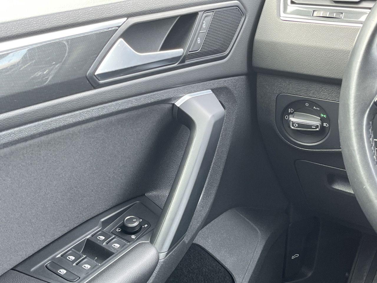 Volkswagen Tiguan 4Motion Highline NAVI ACC LED SHZ 18", миниатюра 11