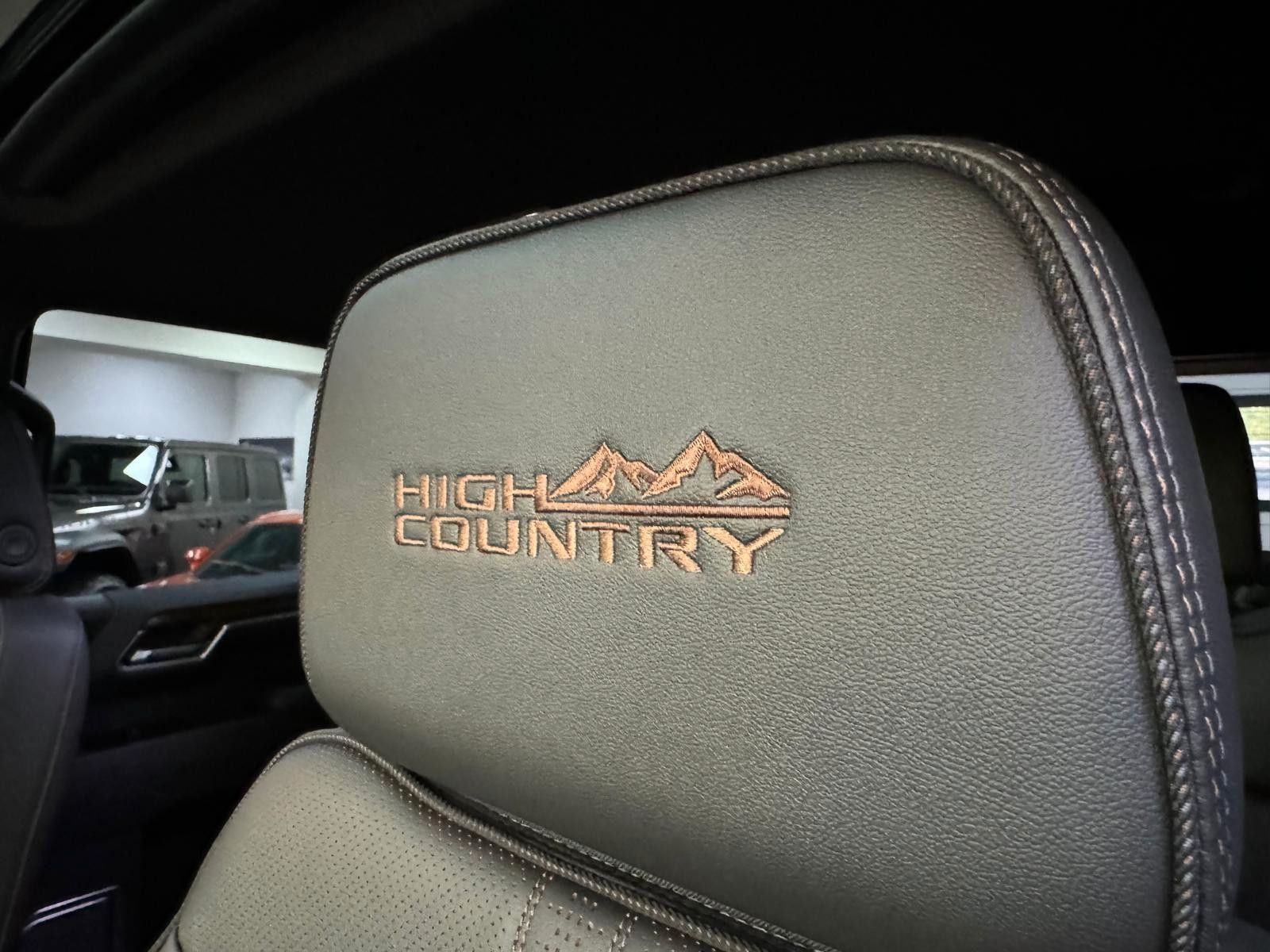 Fahrzeugabbildung Chevrolet 2026 SILVERADO MIDNIGHT DURAMAX DIESEL 4x4 HC