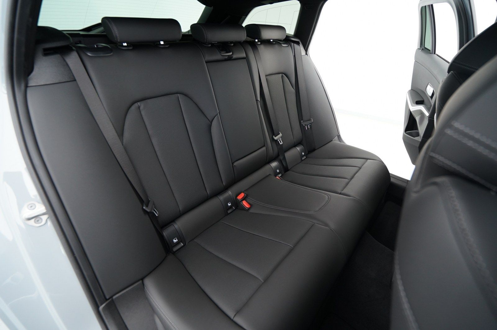 BMW 318d Touring (M-Sport Navi LED AHK Leder Shz) foto 13