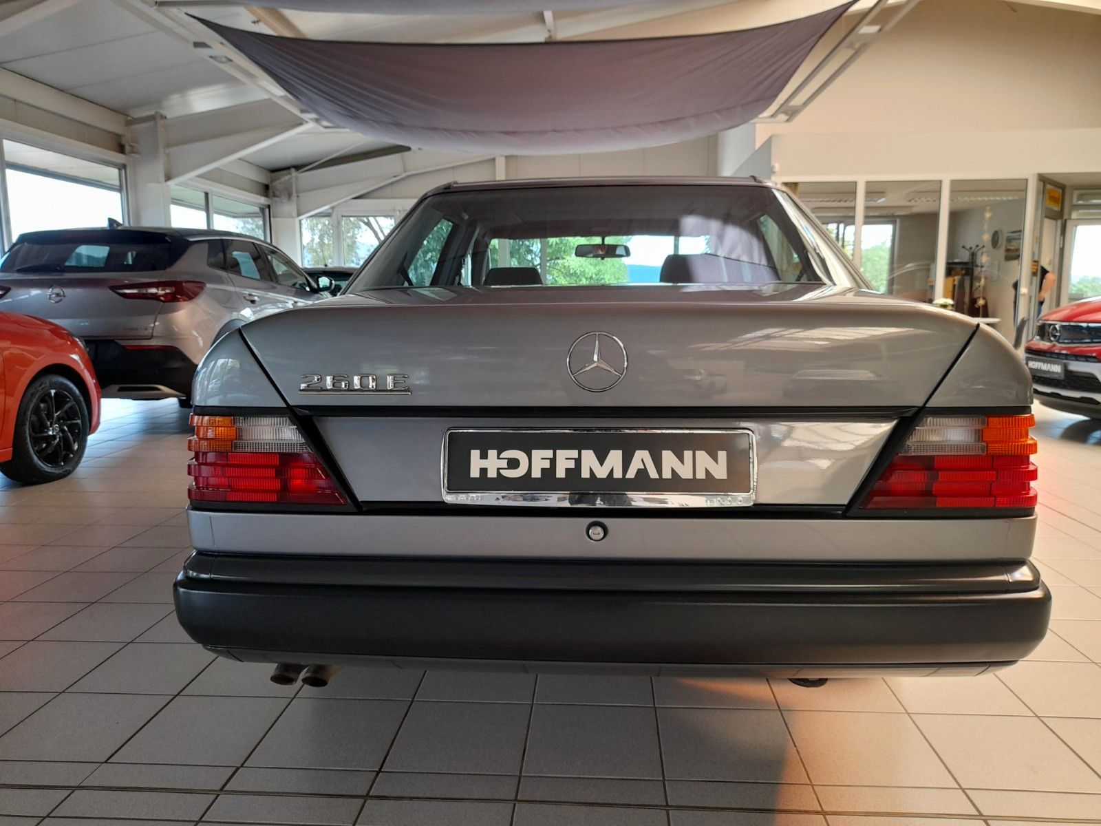 Fahrzeugabbildung Mercedes-Benz E 260 im Originalzustand u. H Kennzeichen