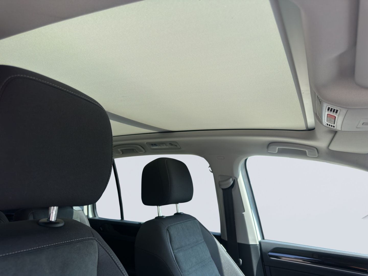 Touran Highline 1.5l DSG StHz Panodach Navi AHK