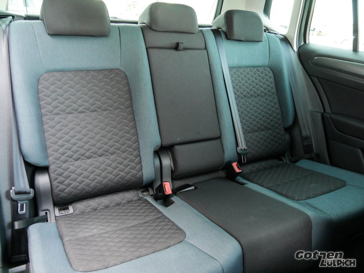 Fahrzeugabbildung Volkswagen Golf Sportsvan IQ.DRIVE 1,0TSI Navi Blind Spot