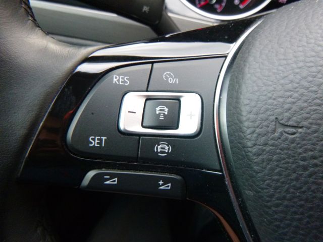 Fahrzeugabbildung Volkswagen Touran 2,0 TDI BMT >NAV/LED/Sitzheiz<