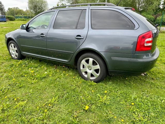 Skoda Octavia Combi Elegance Automatik — Bild 2