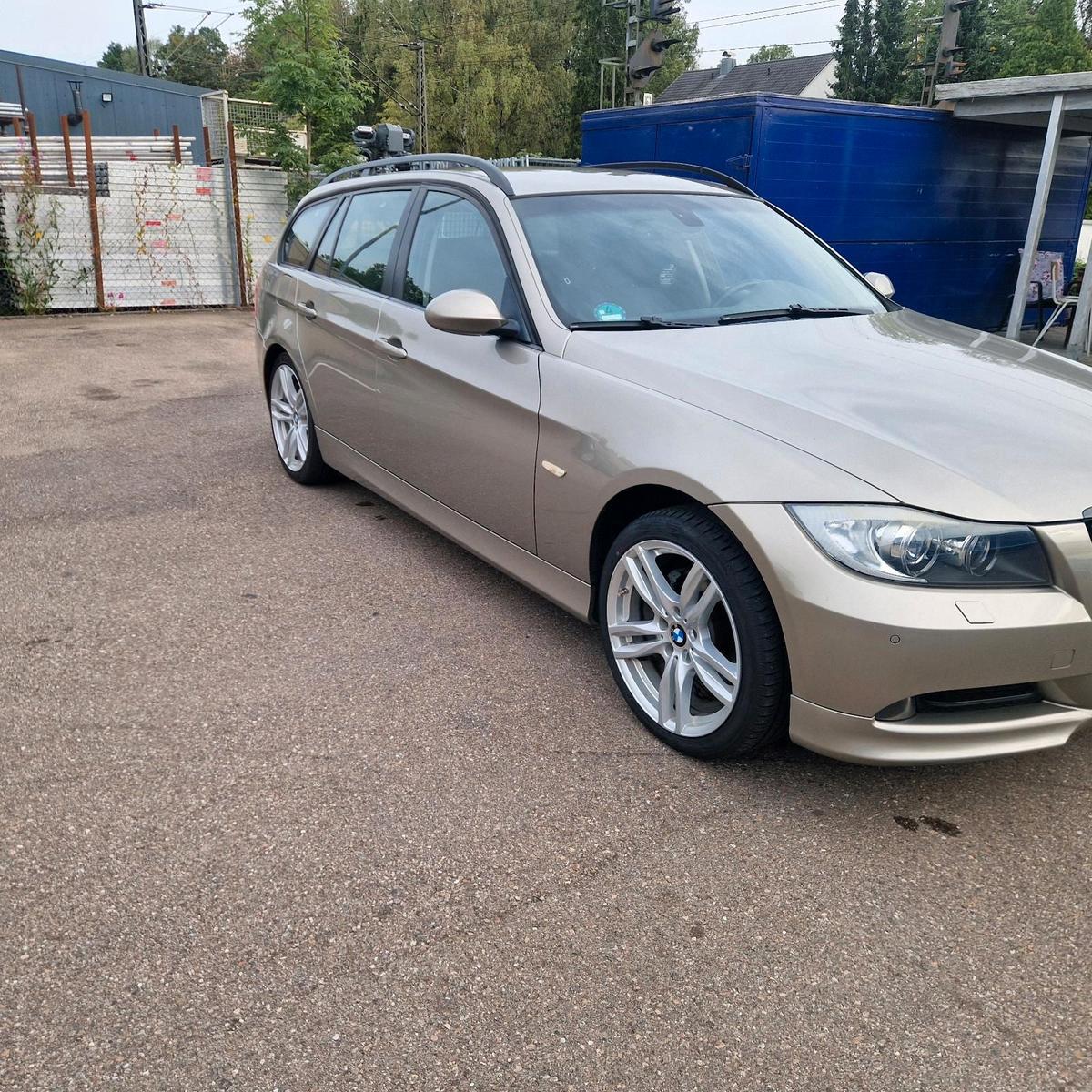BMW 320 2008 — rear view