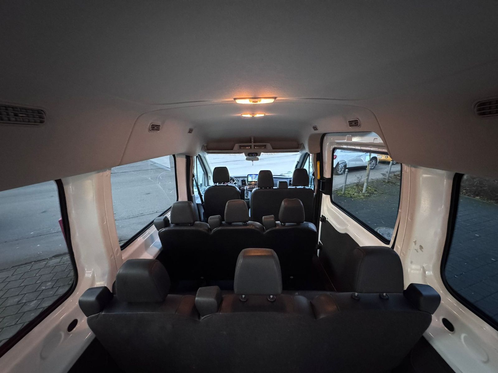 Fahrzeugabbildung Ford TRANSIT 330 L2H2* NAVI*2xKLIMA*LEDER*TEMP