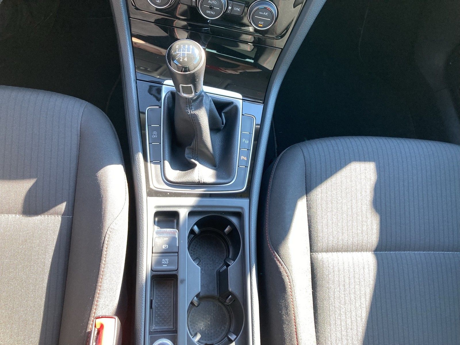 Fahrzeugabbildung Volkswagen Golf VII Lim. TSI Sound LED ACC PDC APP-Connect