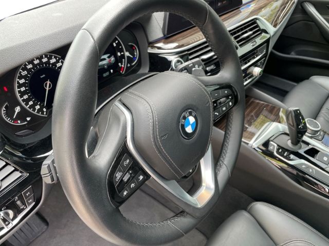Fahrzeugabbildung BMW 530 i Touring Sport Line Autom. AHK, Leder, Stan