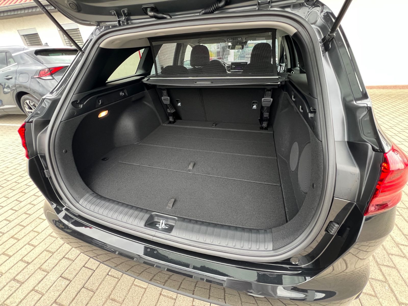 Fahrzeugabbildung Kia Ceed Sportswagon 1.5 T-GDI 140 PS UltiBL STY JBL
