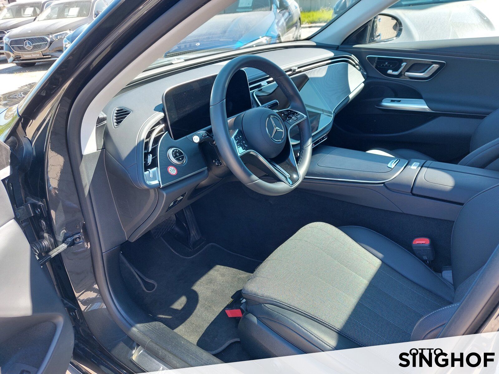 Fahrzeugabbildung Mercedes-Benz E 220 d T Avantgarde +Pano+Digital+Distronic+360
