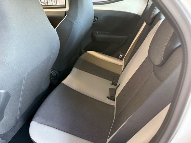 Toyota Aygo x-play touch Automatik
