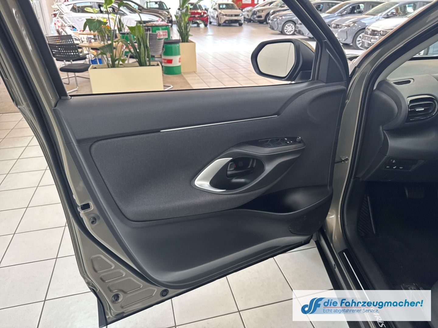 Fahrzeugabbildung Toyota Yaris Cross ACTIVE Hybrid DAB Spurhalteass. Fern