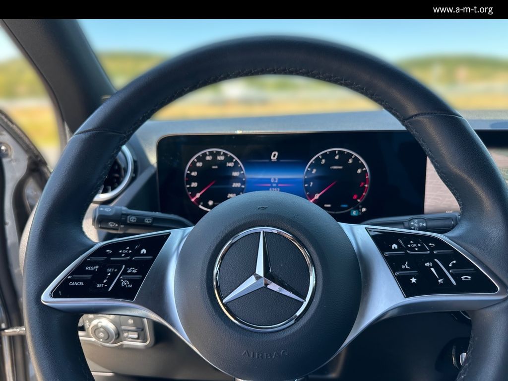 MERCEDES-BENZ GLA 200