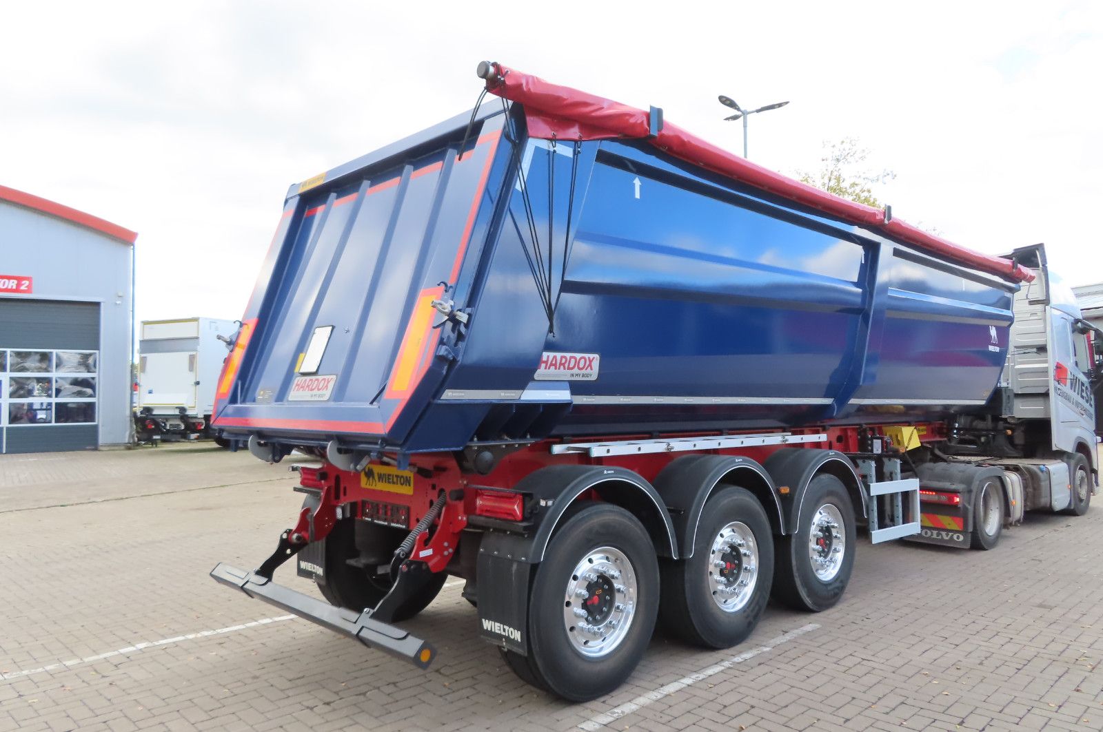 Fahrzeugabbildung Wielton Strong Master 3-Achs Kippsattelauflieger 33 m³