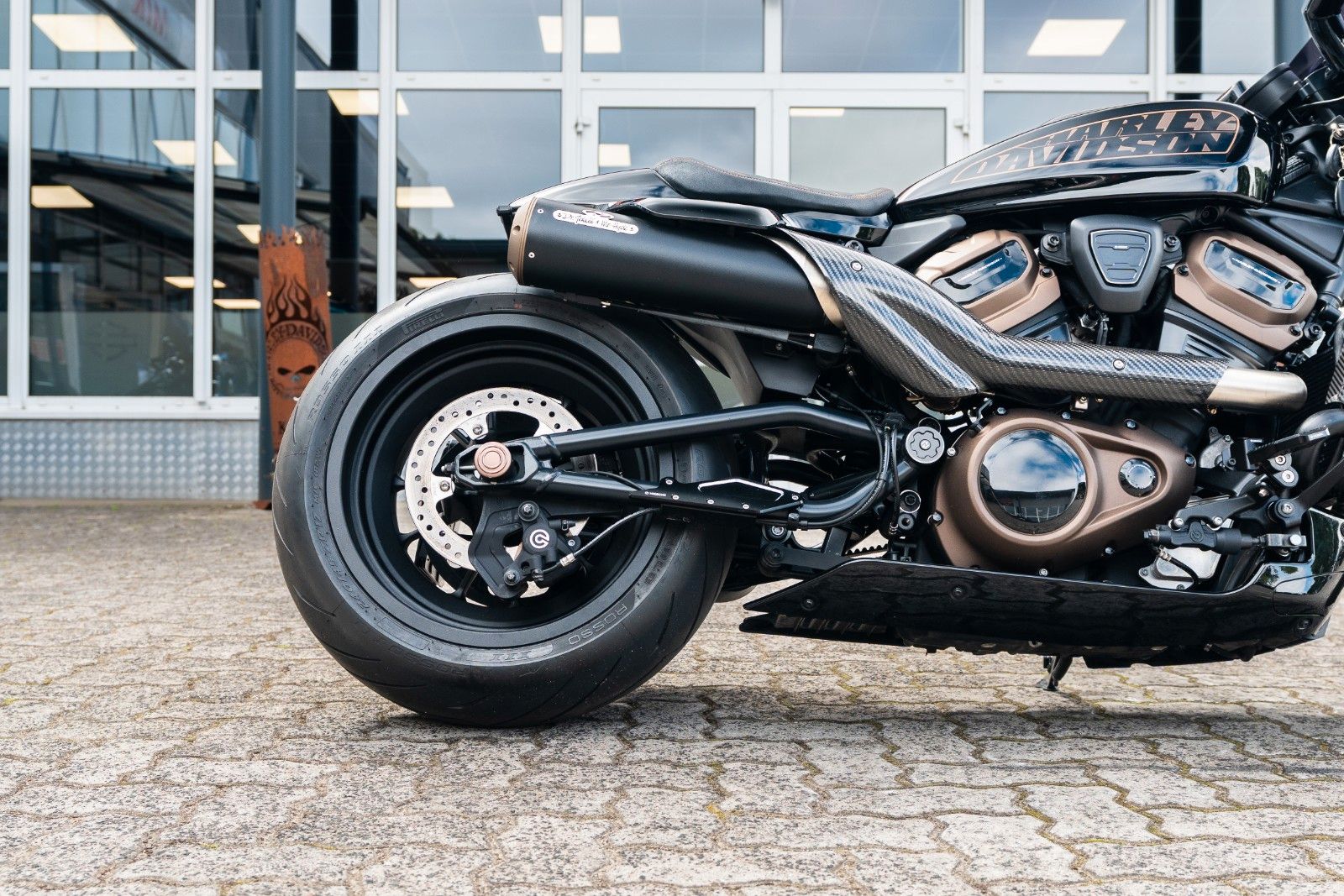 Fahrzeugabbildung Harley-Davidson Sportster S RH1250S - Jekill & Hyde 240er Umbau