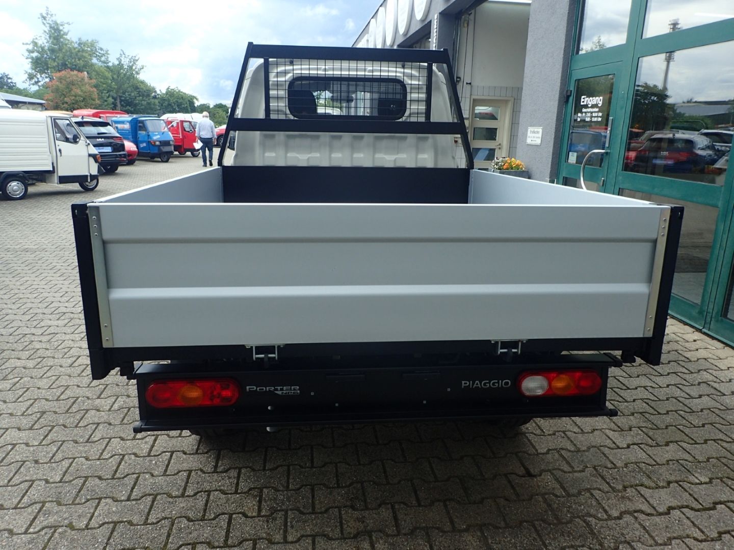 Fahrzeugabbildung Piaggio Porter NP6 SW Kipper LR 2,2m Pritschenlänge LPG
