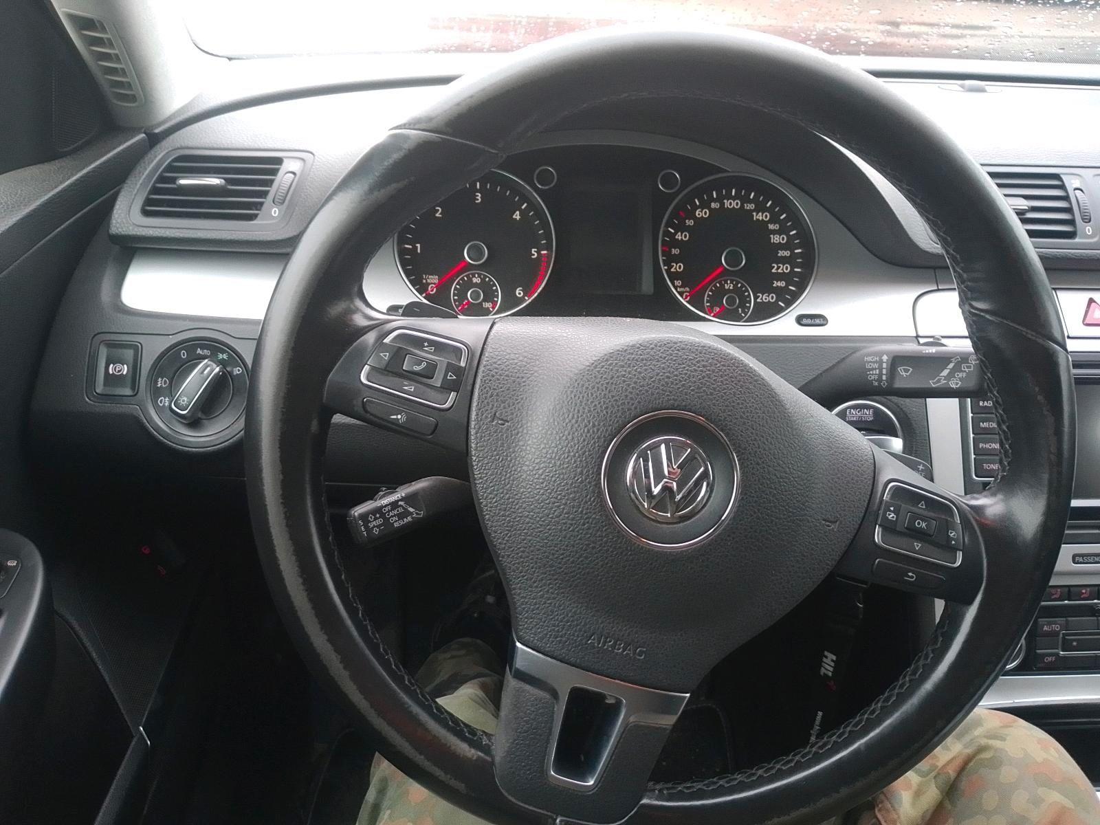 Volkswagen Passat 2010 — photo 13