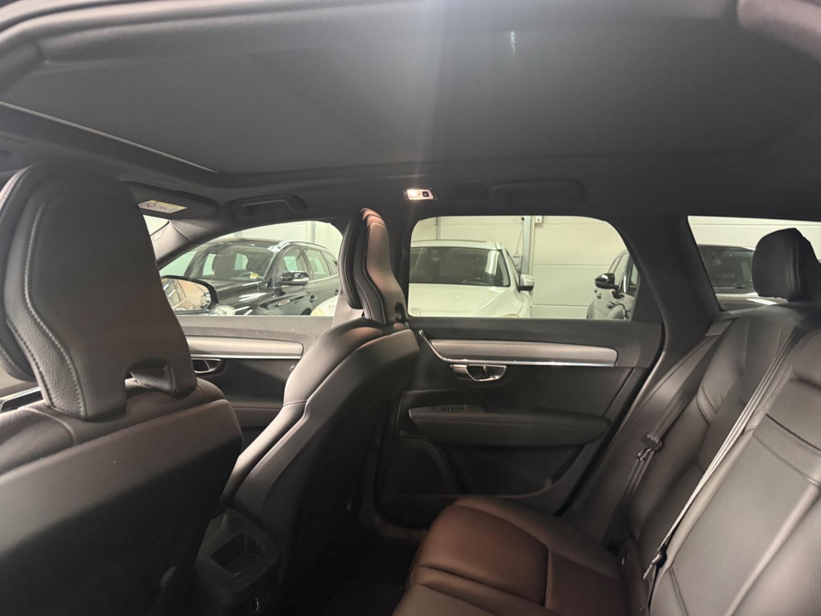 Volvo V90 D5 AWD | 235 ch | BVA | Cuir | Toit panoramique | Feux LED | Volant chauffant