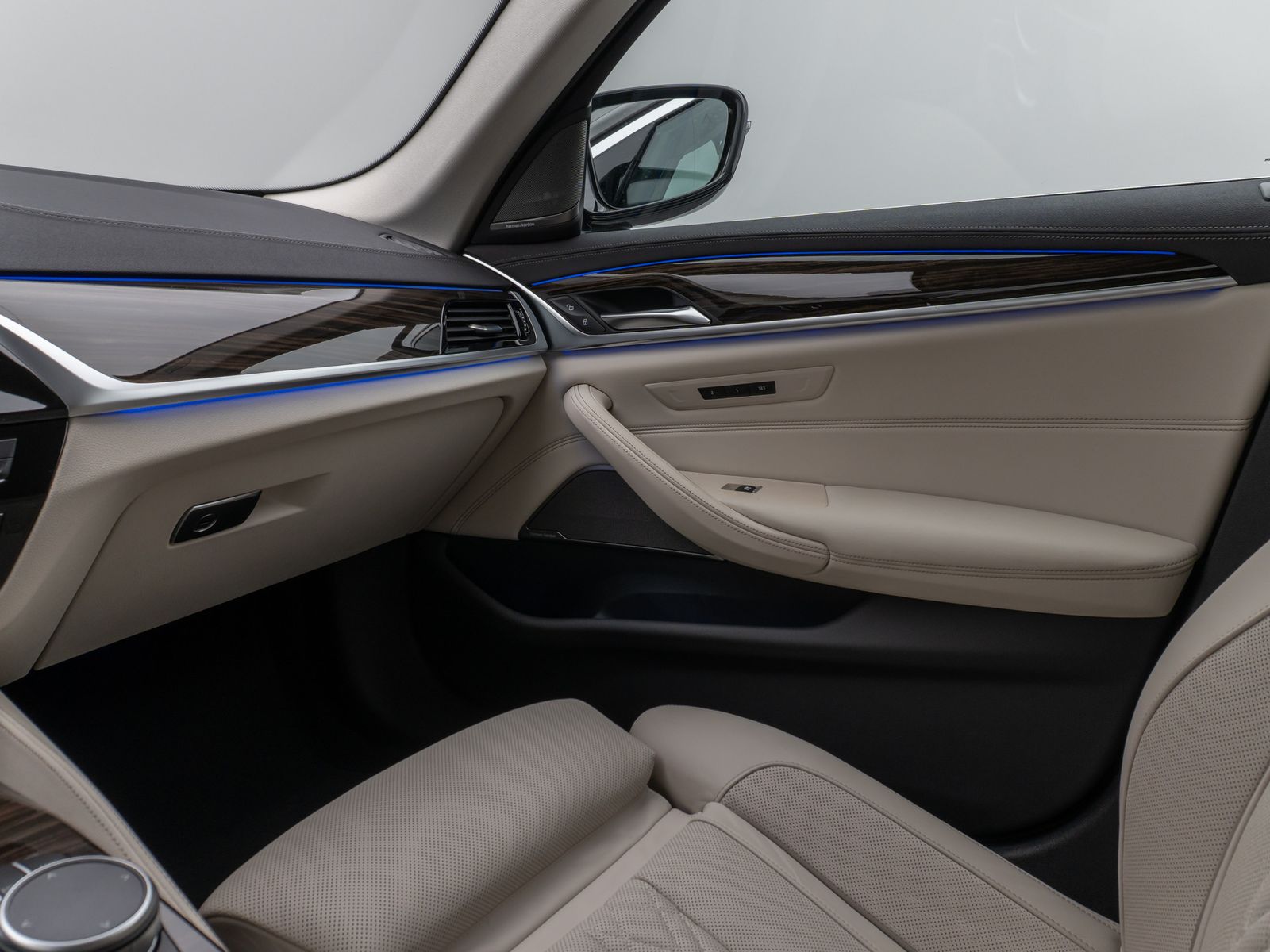 Fahrzeugabbildung BMW 530i Luxury Line Kamera Laser HUD DAB H/K SoftCL