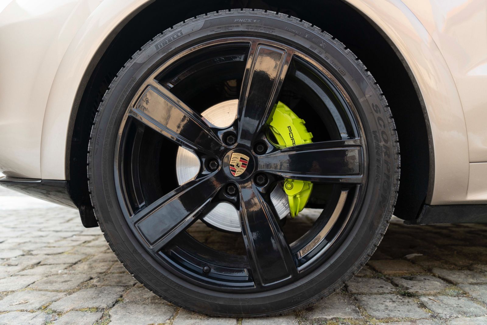 Fahrzeugabbildung Porsche Cayenne E-Hybrid SPORT-CHRONO BURMESTER 360° LED