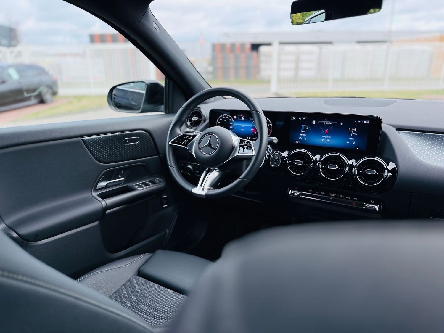 Fahrzeugabbildung Mercedes-Benz GLA 200 PROGRESSIVE Advanced, Distronic, RFK, LE