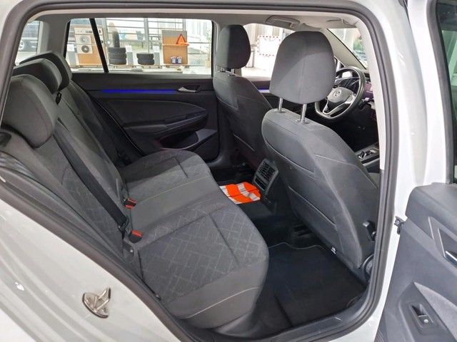 Fahrzeugabbildung Volkswagen Golf VIII Variant Life 2.0TDI DSG Navi AHK EXPOR