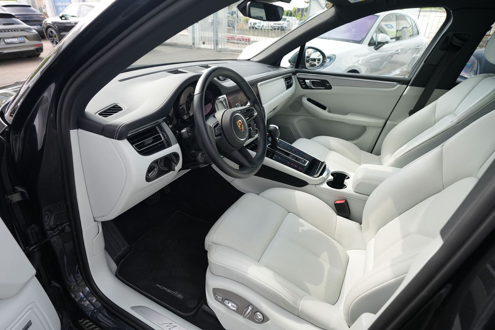 Porsche Macan LEDER KREIDE-ACC-LUFTF-PANO-SPORTABG.-VOLL foto 16