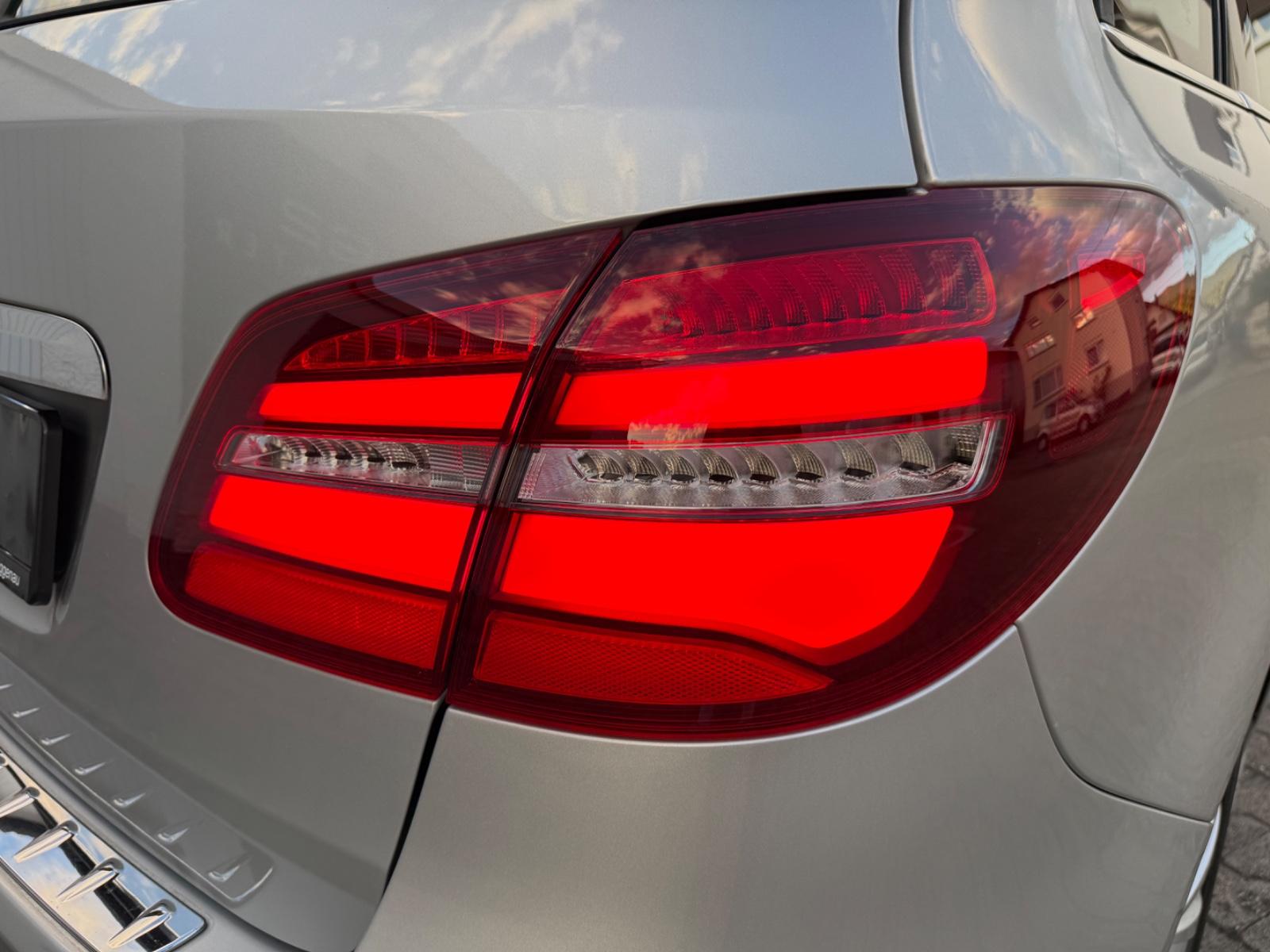 Mercedes-Benz B 180 BlueEfficiency Edition *82tkm* LED Shzg