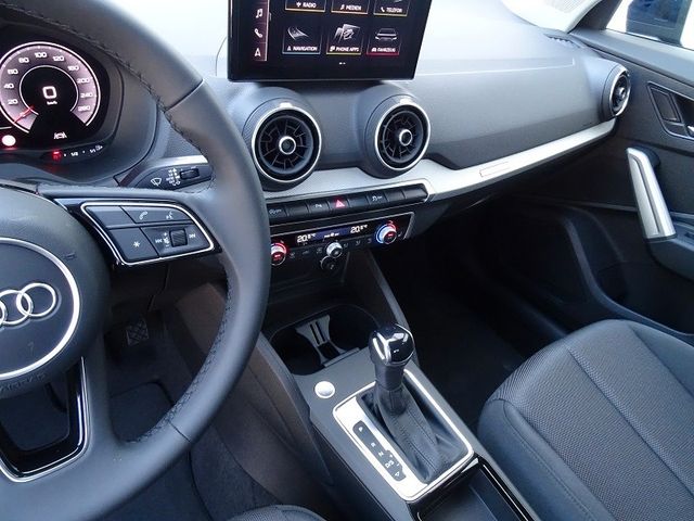 Q2 35TFSI S-tronic advanced / Optikpaket schwarz
