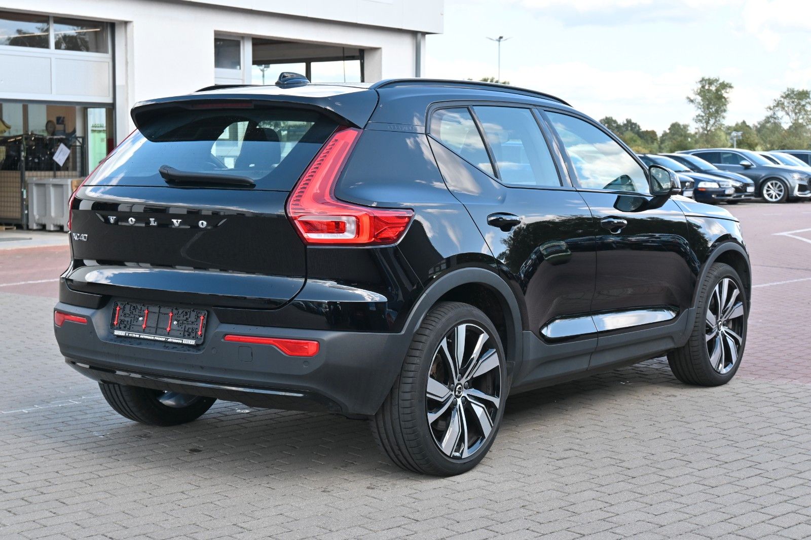 Fahrzeugabbildung Volvo XC40 BEV AWD R Design*H&K*FSHZG*RFK*WP*20Zoll*