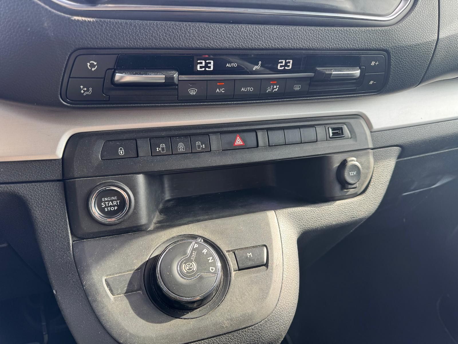 Fahrzeugabbildung Peugeot TravellerBusiness/ 1.HAND/SCHECKHEFT/ZAHNRIEMEN