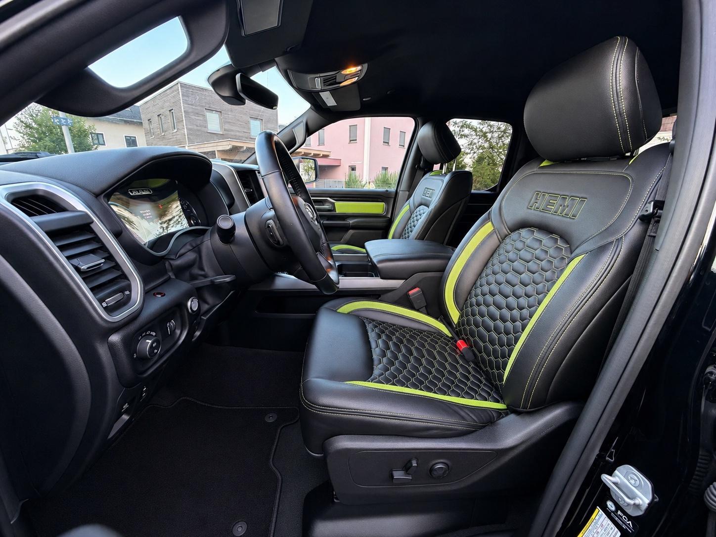 Dodge RAM 5.7 HEMI BIGHORN 4x4 LED LEDER NAVI LPG