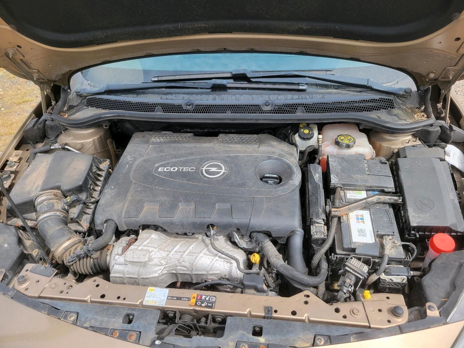 Opel Astra 2014 — photo 12