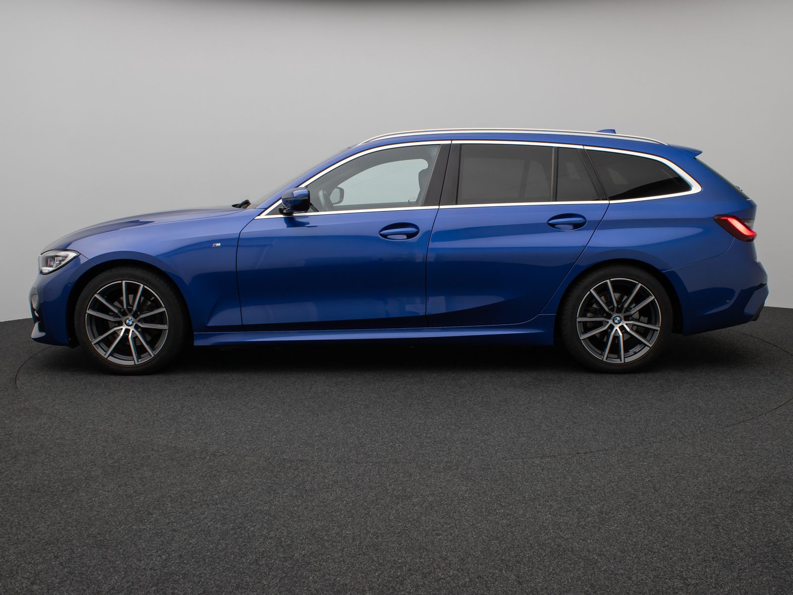 Fahrzeugabbildung BMW 320i M Sport Panorama Kamera HUD DAB HiFi Laser