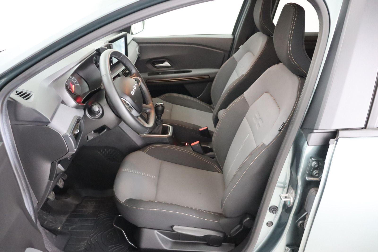 Fahrzeugabbildung Dacia Jogger  TCe * 7-Sitzer * Navi * LED * Sitzhzg.