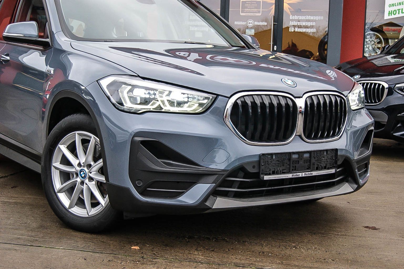 Fahrzeugabbildung BMW X1 xDrive 25e Advantage STORM BAY INDIVIDUAL LED